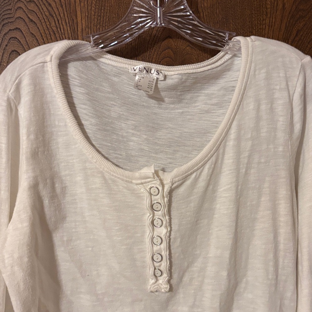 VENUS Women's Off-White Button-Down Shirt